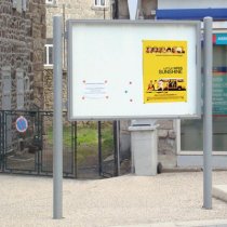 Anslagstavla i utomhusmiljö