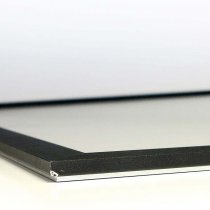Sidovy av Crown affischrams svarta aluminiumprofil med 13 mm djup