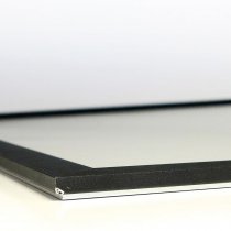 Sidovy av Crown affischrams svarta aluminiumprofil med 13 mm djup