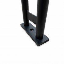 Närbild fot och förankringshål hjulhållare