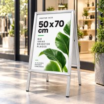 Gatupratare Alu 50x70 cm utanför klädbutik