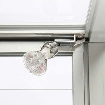 LED-spotlight i glasmonter i silver för tydlig produktbelysning