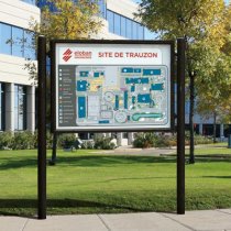 Enkelsidigt skyltskåp med områdeskarta