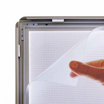 LED Lightbox A3 – belyst affischram med öppnad snäppram och frontplast