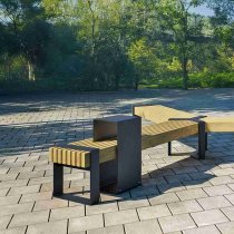 Miljöbild momentum kaffebord och 3 grenad parkbänk