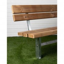 Närbild på Ekeby stomme och sits i värmebehandlad furu