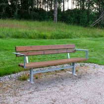Ekeby parksoffa i park och skogsmiljö