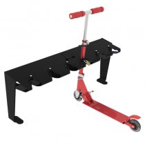 Svart sparkcykelställ med fastlåst kickbike