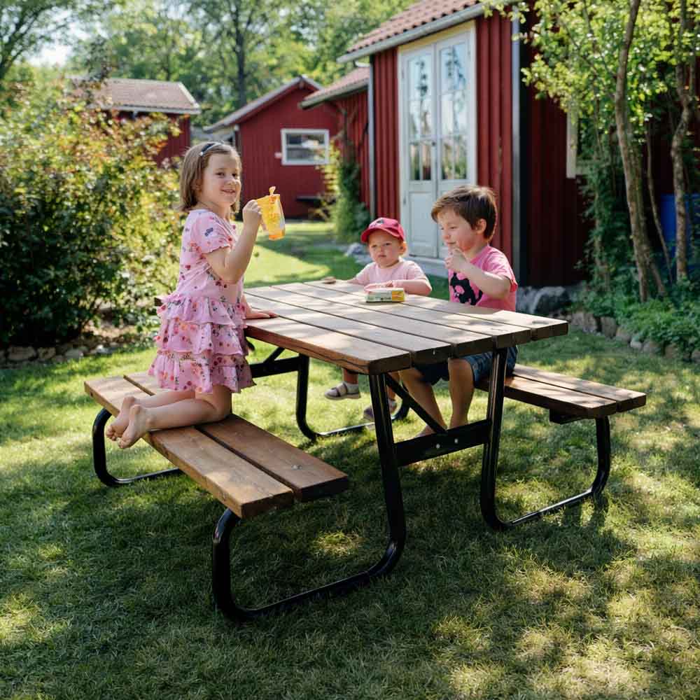 Barnmöbler för lekplats och utemiljö